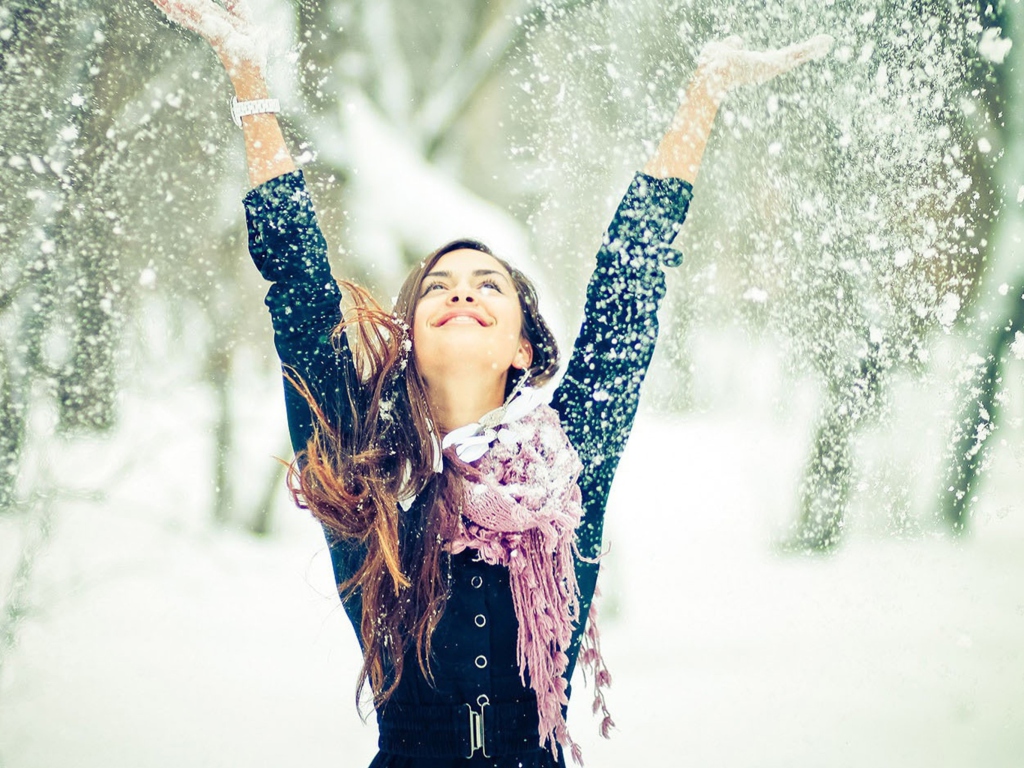 Fondo de pantalla Winter, Snow And Happy Girl 1024x768