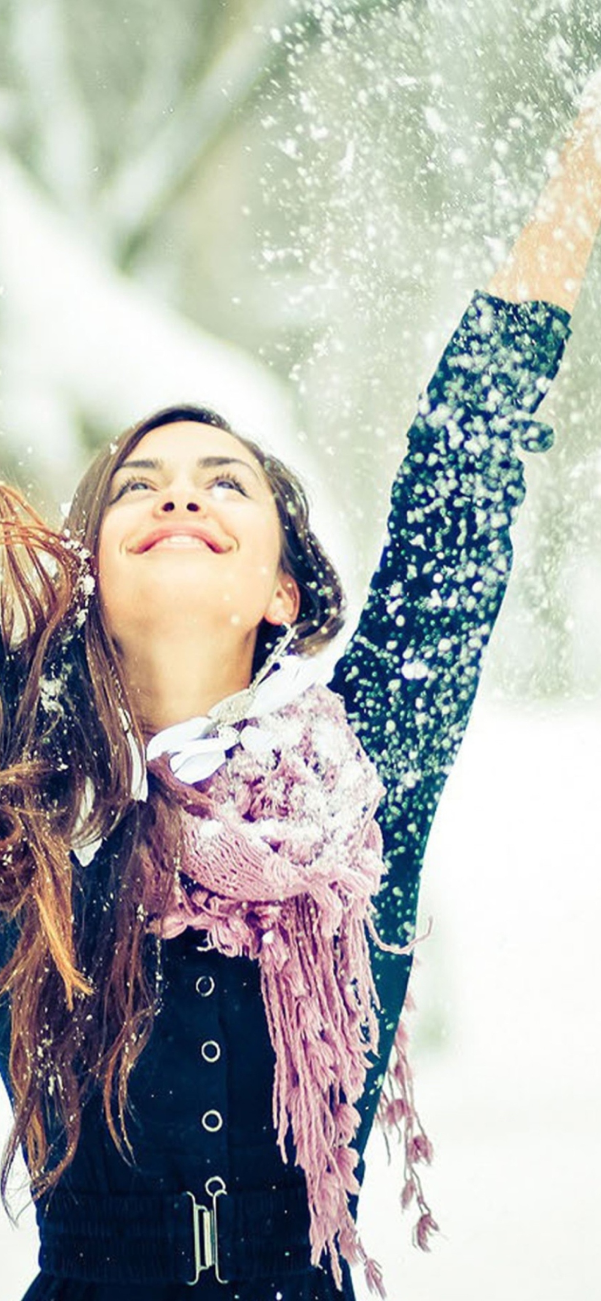 Sfondi Winter, Snow And Happy Girl 1170x2532