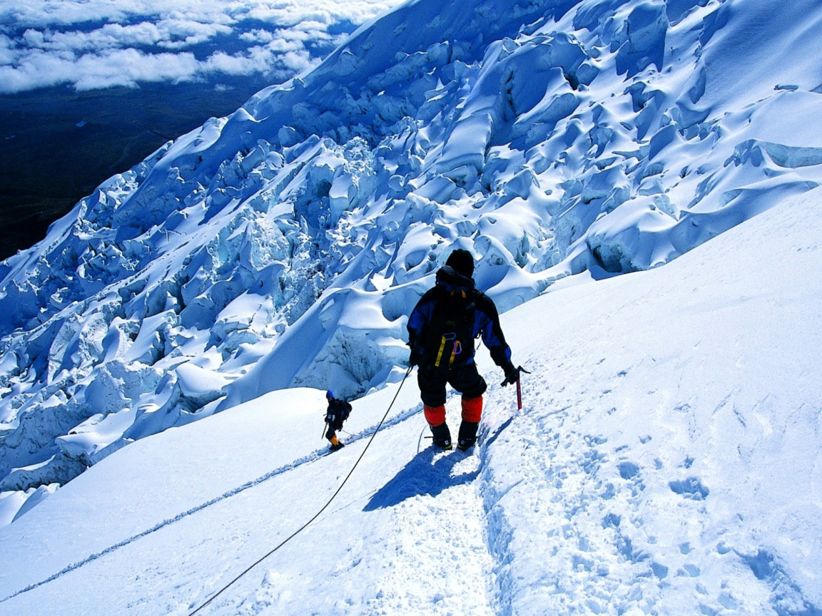 Climbers in Nepal wallpaper 1152x864