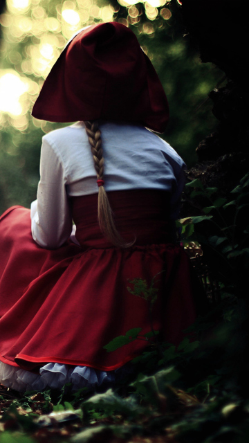 Обои Red Riding Hood In Forest 360x640