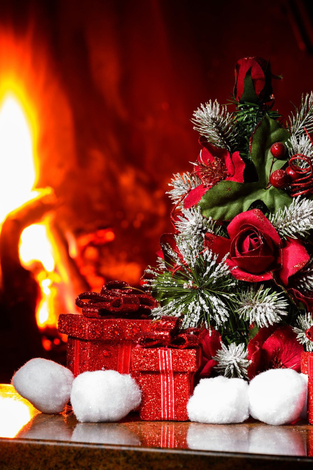 Das Christmas near Fireplace Wallpaper 640x960
