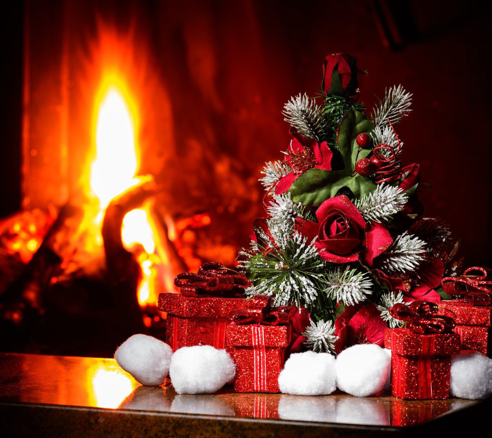 Christmas near Fireplace wallpaper 960x854