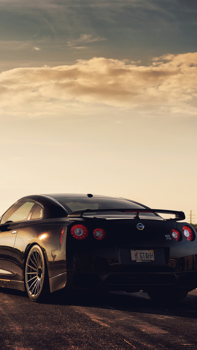 Fondo de pantalla Nissan GT-R 640x1136