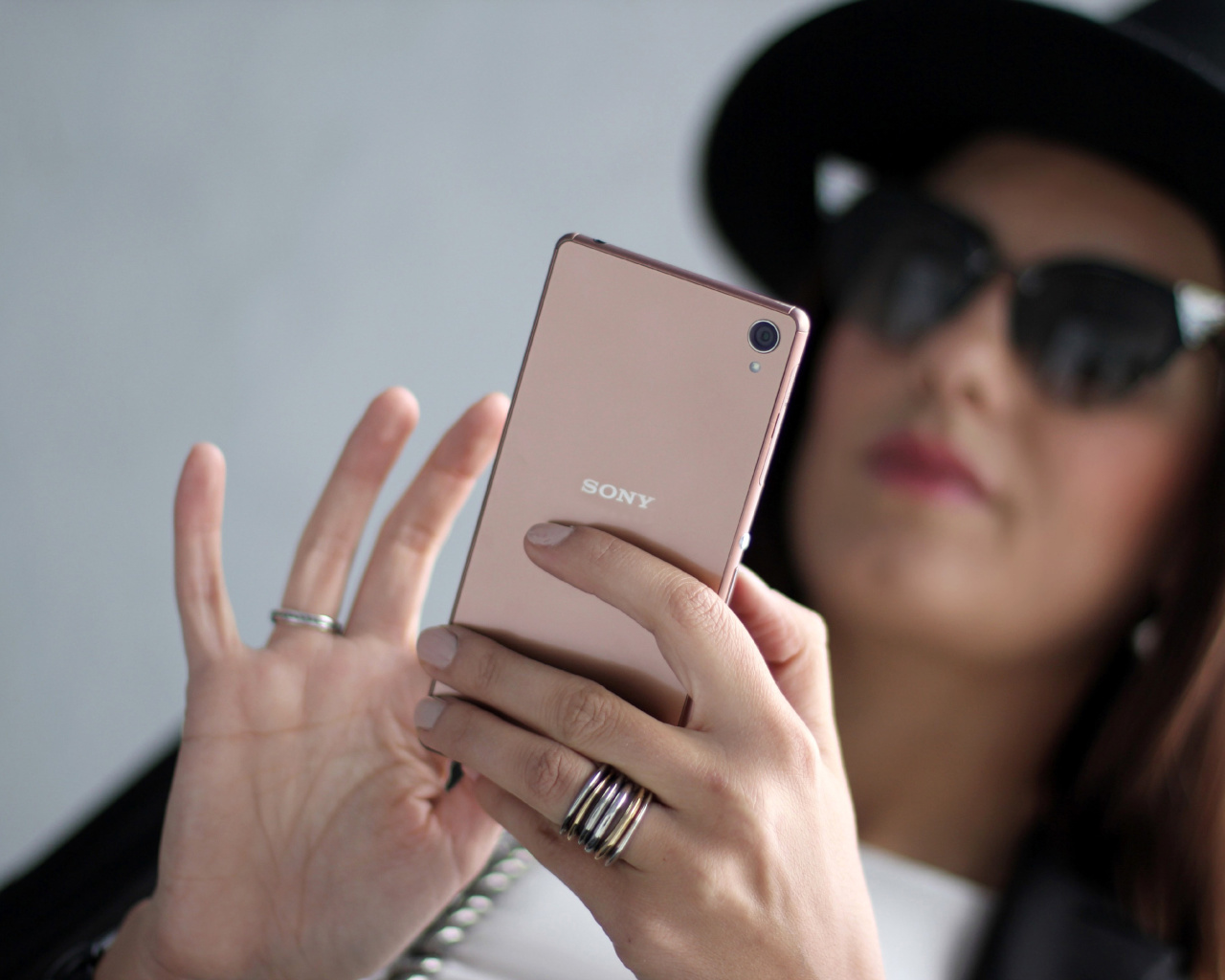 Das Sony Xperia Z3 Selfie Wallpaper 1280x1024