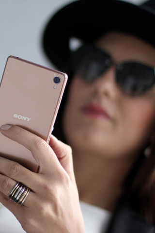 Das Sony Xperia Z3 Selfie Wallpaper 320x480
