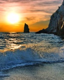 Das Splash on Evening Beach Wallpaper 128x160