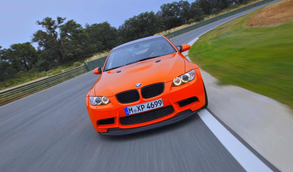 Fondo de pantalla Orange BMW 1024x600