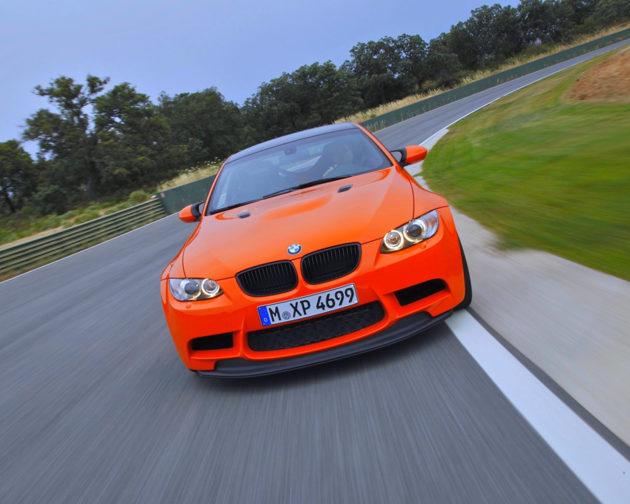 Orange BMW screenshot #1 1280x1024