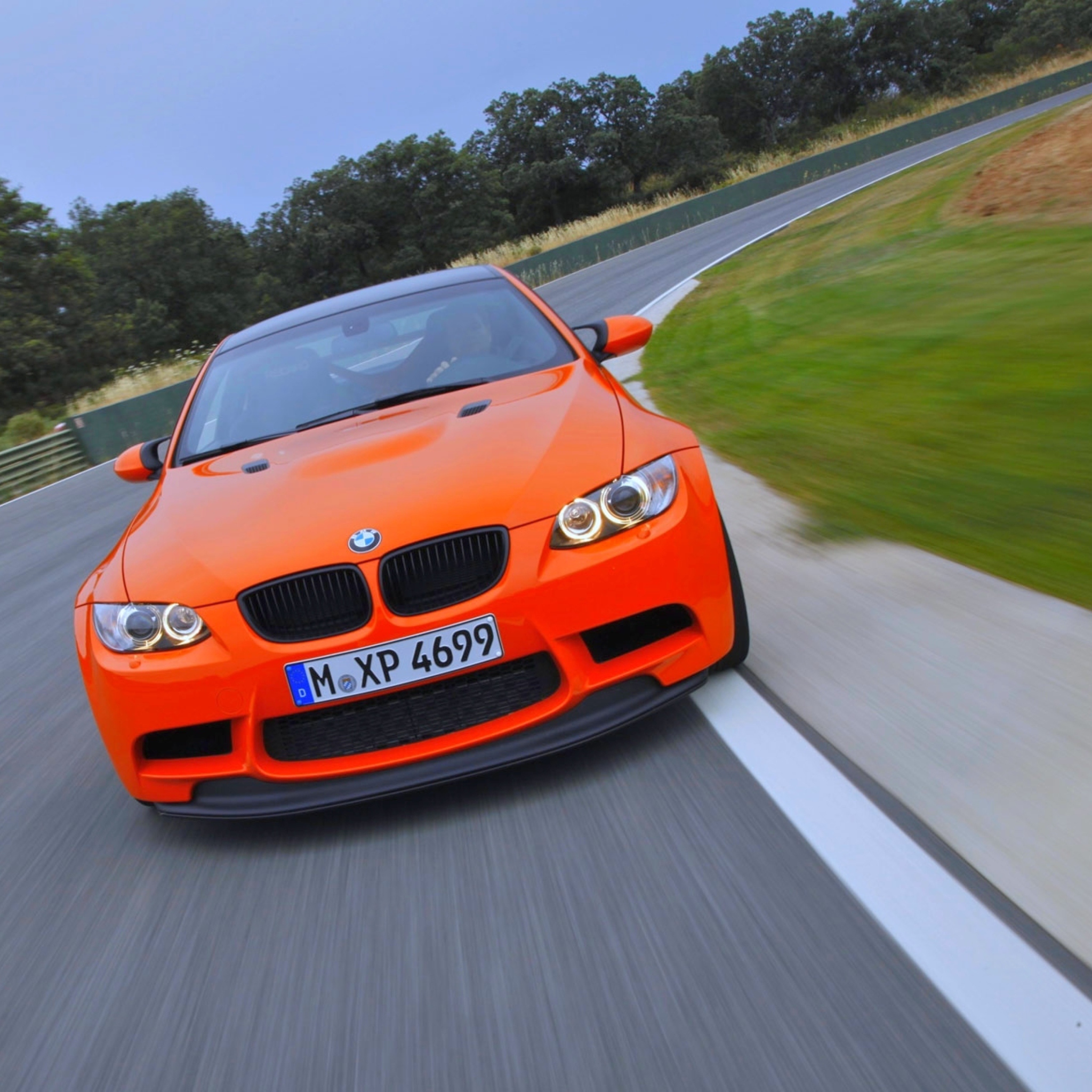 Das Orange BMW Wallpaper 2048x2048