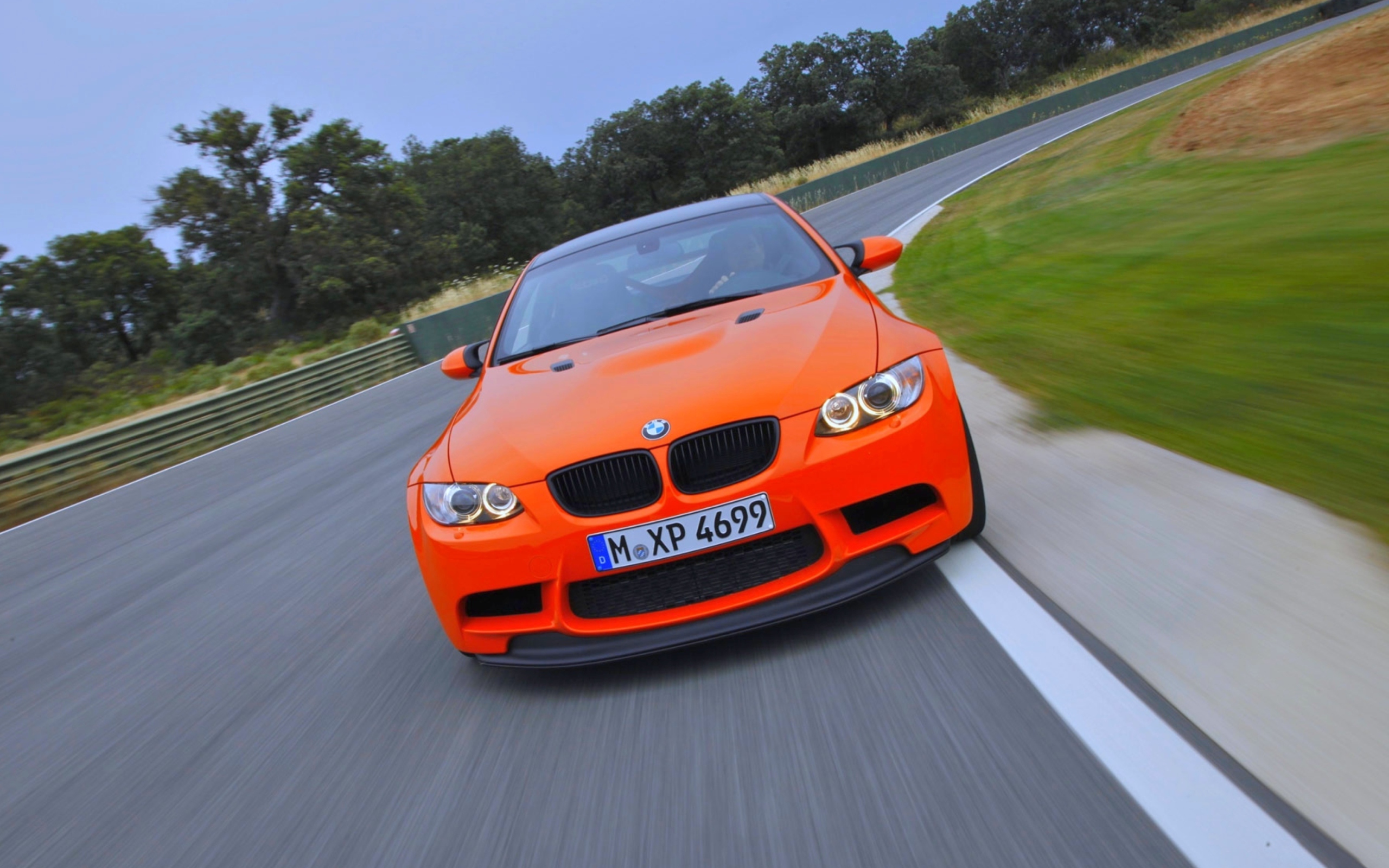 Das Orange BMW Wallpaper 2560x1600