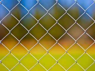 Das Cage Fence Wallpaper 320x240