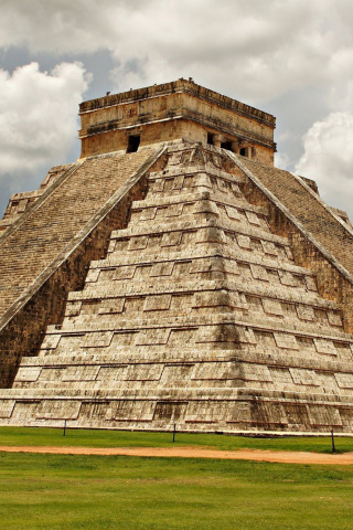 Das One of the 7 Wonders of the World Chichen Itza Pyramid Wallpaper 320x480