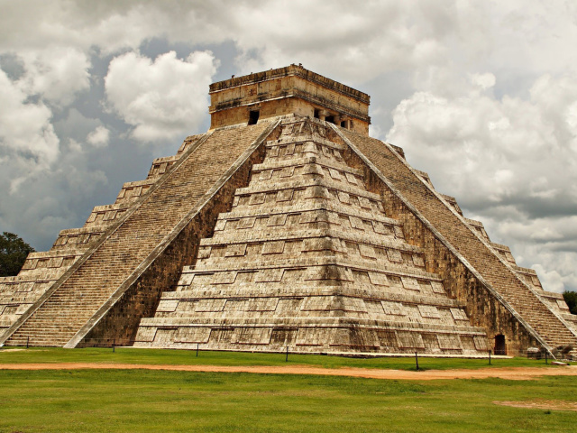 Fondo de pantalla One of the 7 Wonders of the World Chichen Itza Pyramid 640x480