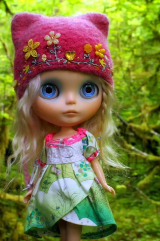 Обои Cute Blonde Doll In Forest 320x480