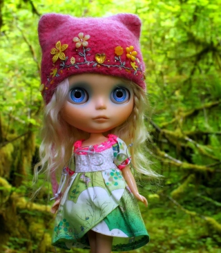 Kostenloses Cute Blonde Doll In Forest Wallpaper für 240x320