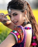 Jacqueline Fernandez In Ramaiya Vastavaiya screenshot #1 128x160