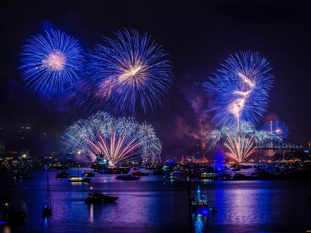 Fondo de pantalla New Year Fireworks 1280x960