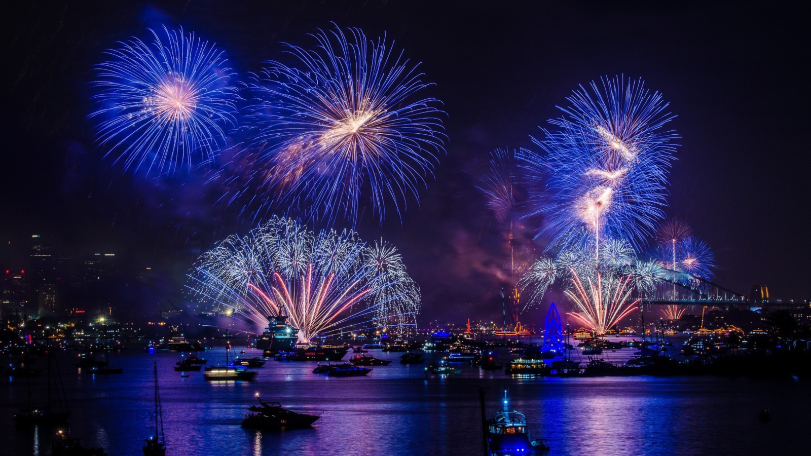 Fondo de pantalla New Year Fireworks 1600x900