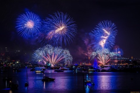 Das New Year Fireworks Wallpaper 480x320