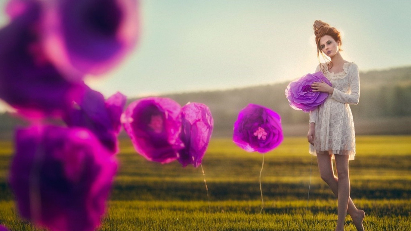 Screenshot №1 pro téma Purple Flower Girl 1366x768