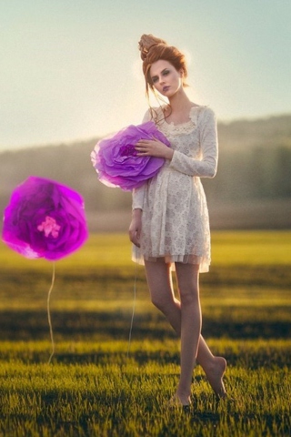 Sfondi Purple Flower Girl 320x480