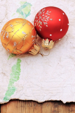 Обои New Year Golden And Red Decorations 320x480