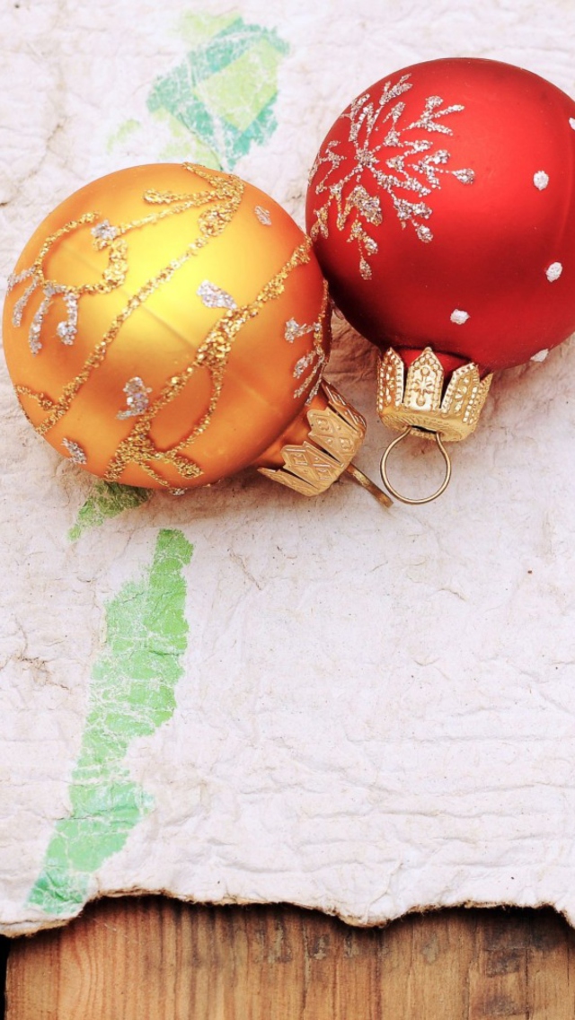 Sfondi New Year Golden And Red Decorations 640x1136