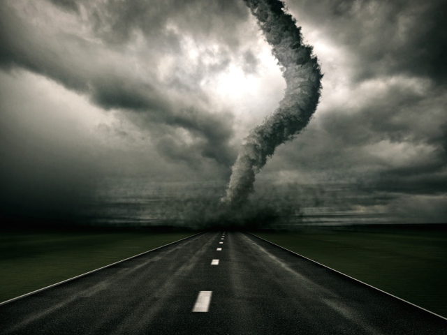Das Tornado On The Road Wallpaper 640x480