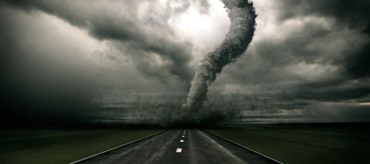 Das Tornado On The Road Wallpaper 720x320
