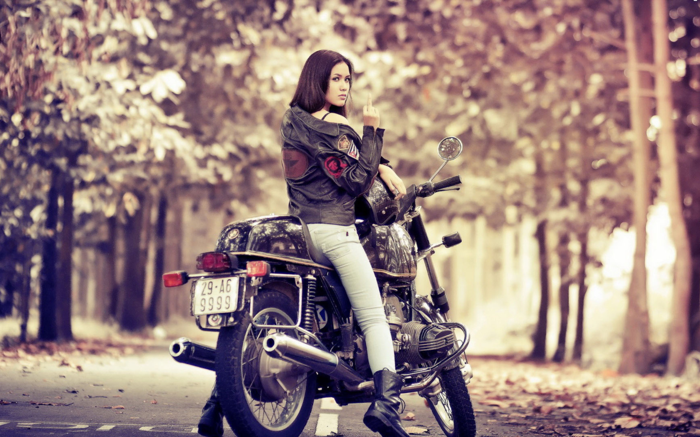 Screenshot №1 pro téma Moto Girl 1440x900