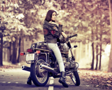 Fondo de pantalla Moto Girl 220x176