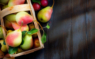 Free Sweet Pears Picture for Android, iPhone and iPad