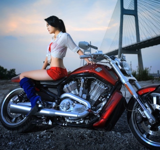 Kostenloses Girl On Harley Davidson Wallpaper für Samsung Breeze B209