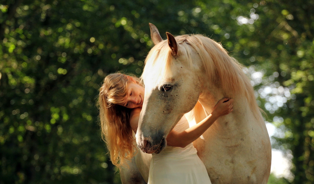 Screenshot №1 pro téma Blonde Girl And Horse 1024x600