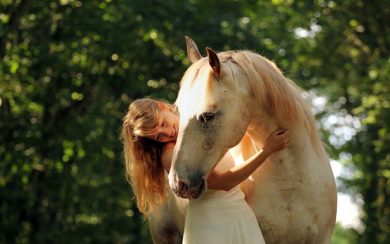 Fondo de pantalla Blonde Girl And Horse 1280x800