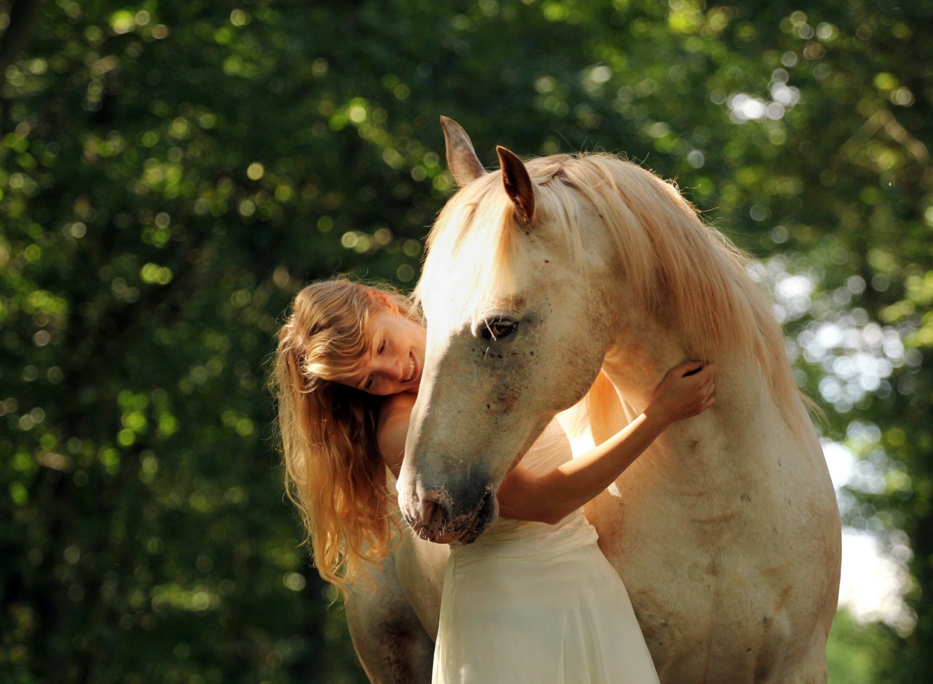 Fondo de pantalla Blonde Girl And Horse 1920x1408