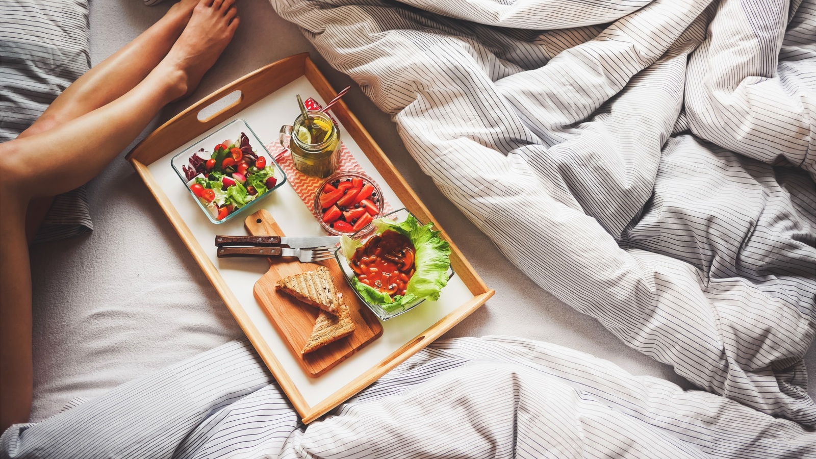 Sfondi Breakfast in Bed 1600x900