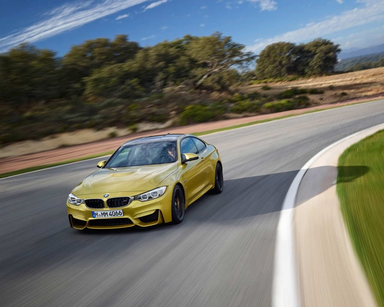 2014 BMW M4 Coupe In Motion wallpaper 1280x1024
