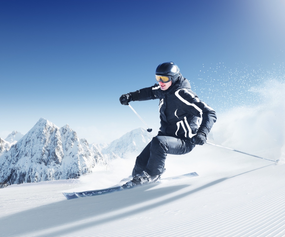 Fondo de pantalla Skiing In Snowy Mountains 960x800
