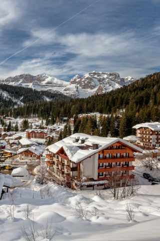 Fondo de pantalla Madonna di Campiglio in Trentino 320x480