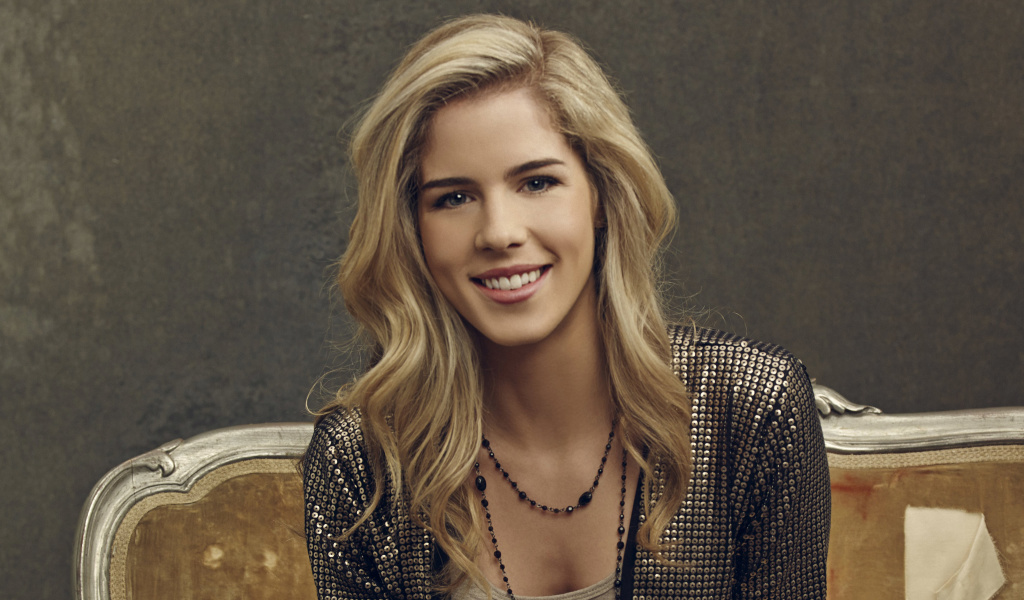 Emily Bett Rickards wallpaper 1024x600