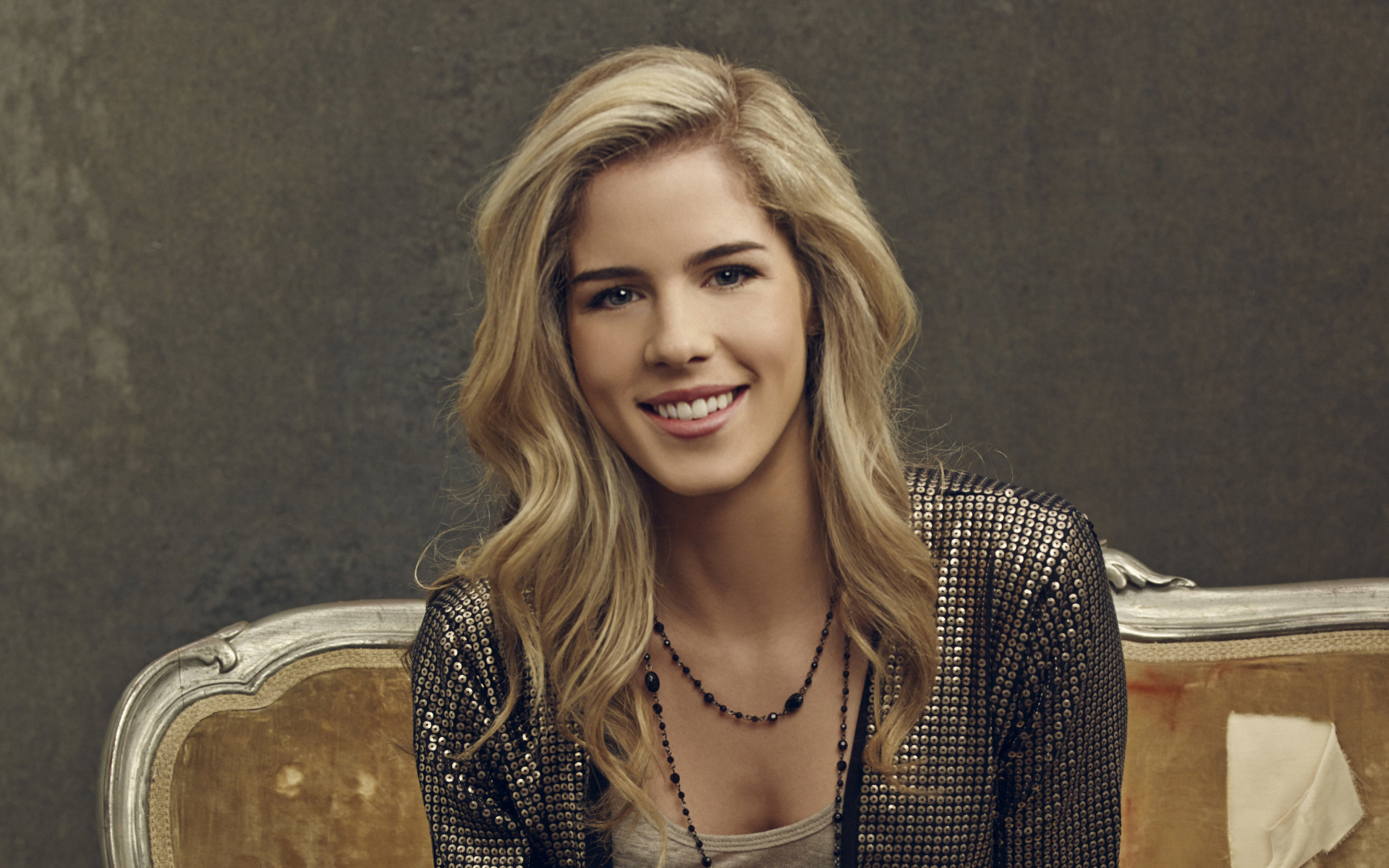 Emily Bett Rickards wallpaper 1920x1200