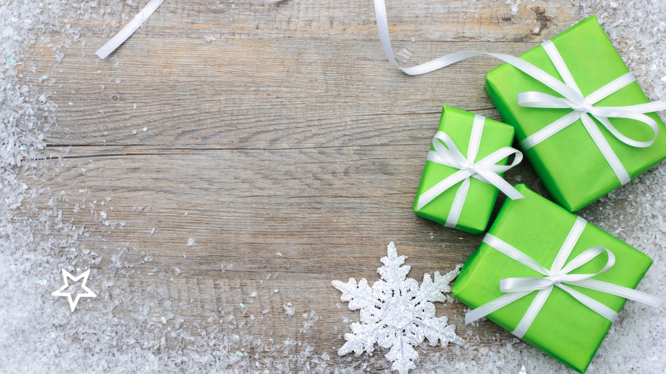 Sfondi Green Christmas Gift Boxes 1366x768