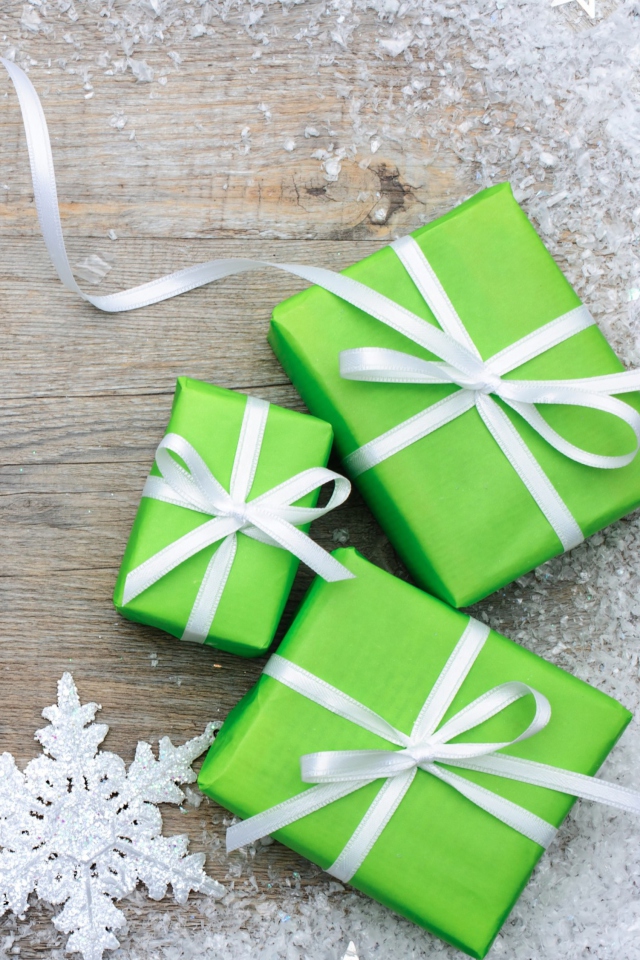 Green Christmas Gift Boxes wallpaper 640x960