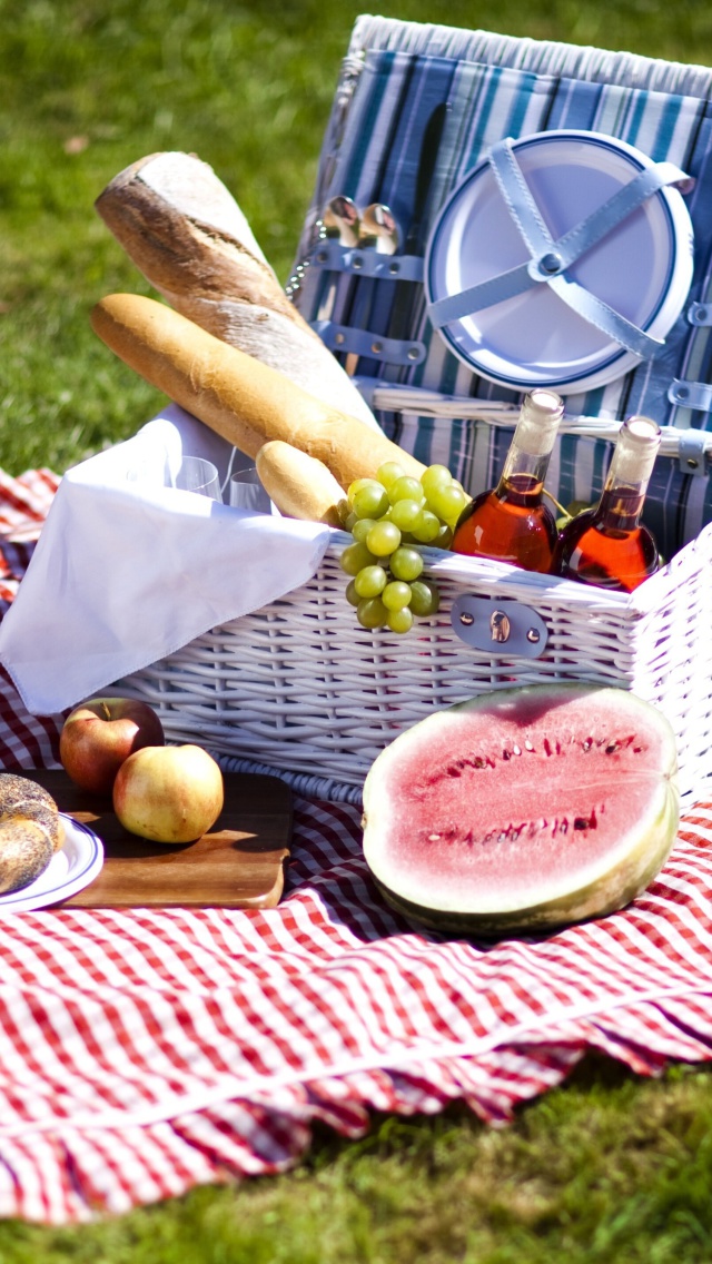 Обои Summer Picnic 640x1136