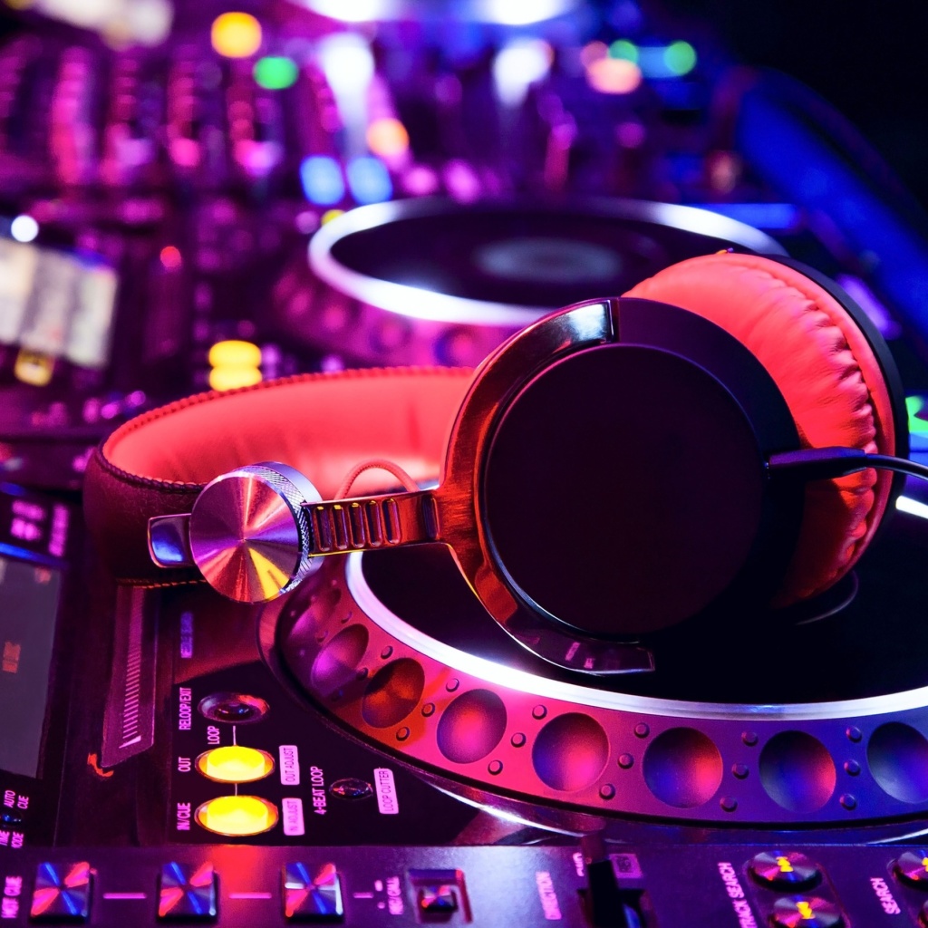 Обои DJ Equipment in nightclub 1024x1024