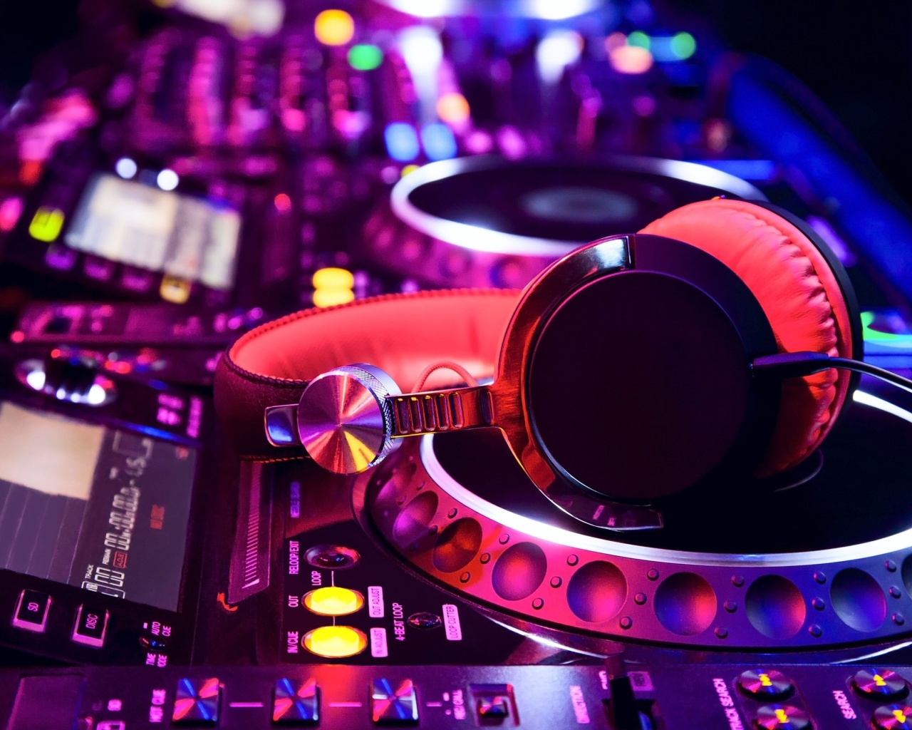 DJ Equipment in nightclub wallpaper 1280x1024