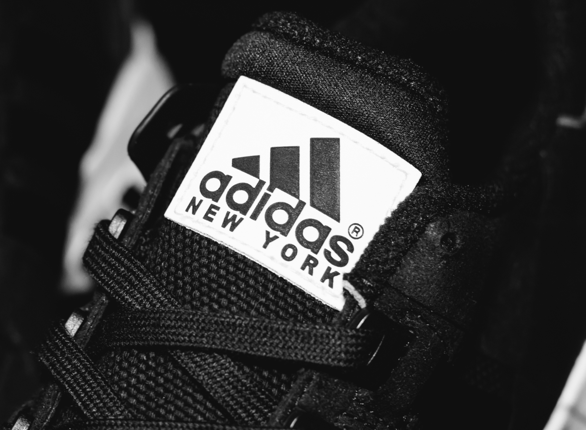Adidas Running Shoes screenshot #1 1920x1408