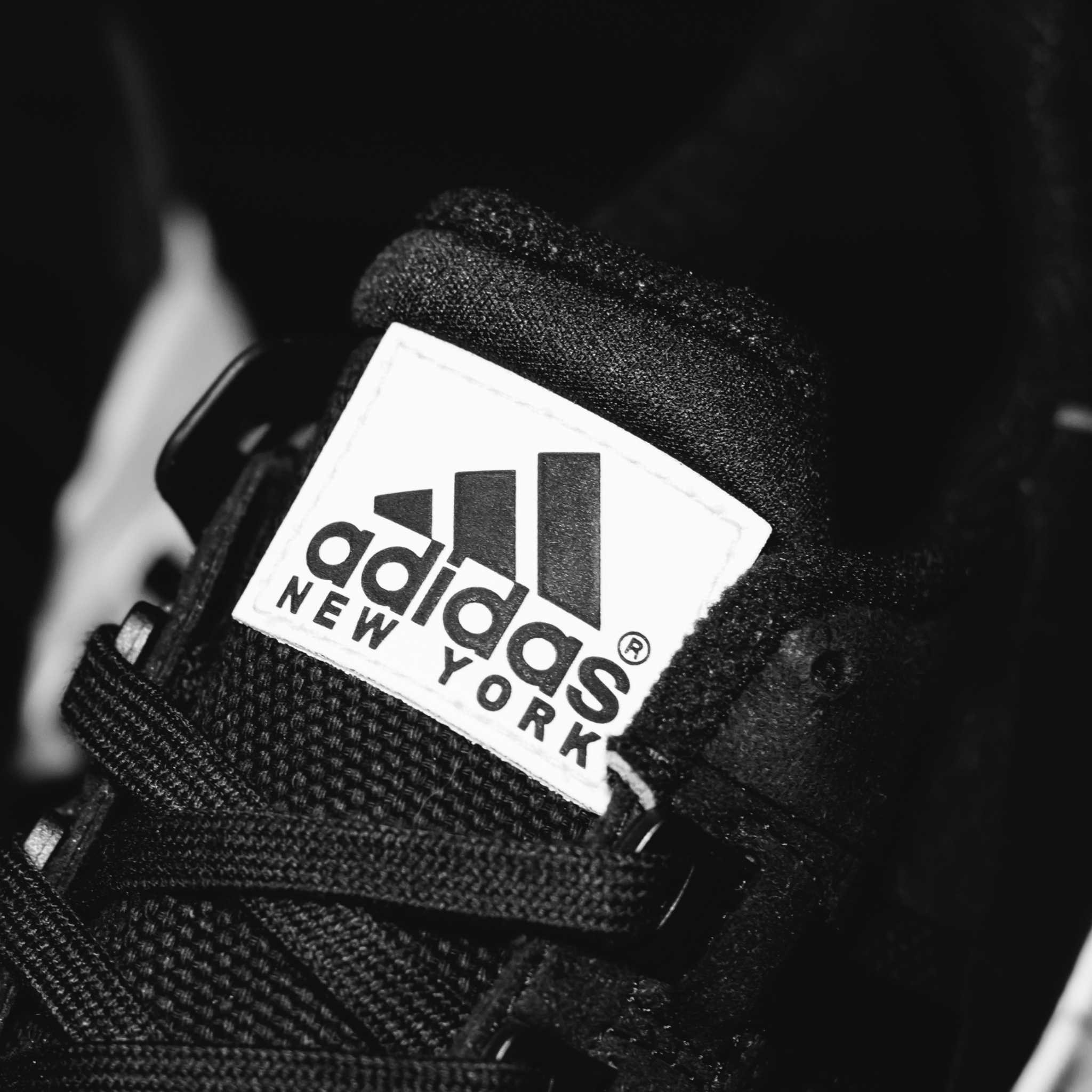 Fondo de pantalla Adidas Running Shoes 2048x2048