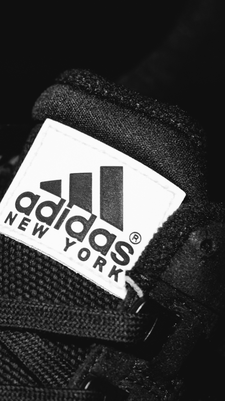 Das Adidas Running Shoes Wallpaper 750x1334